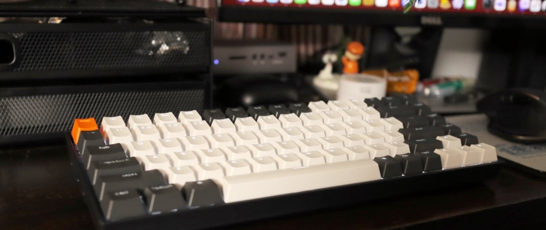 The K2 sports an understated elegance on my desktop.