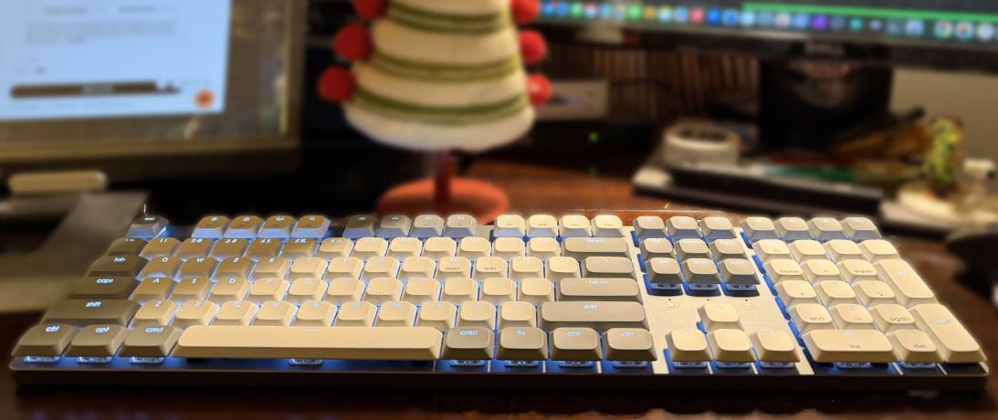 The SM3 offers a very Apple-esque appearance, but is unquestionably a mechanical keyboard. (Illustration Credit: Timothy R. Butler)